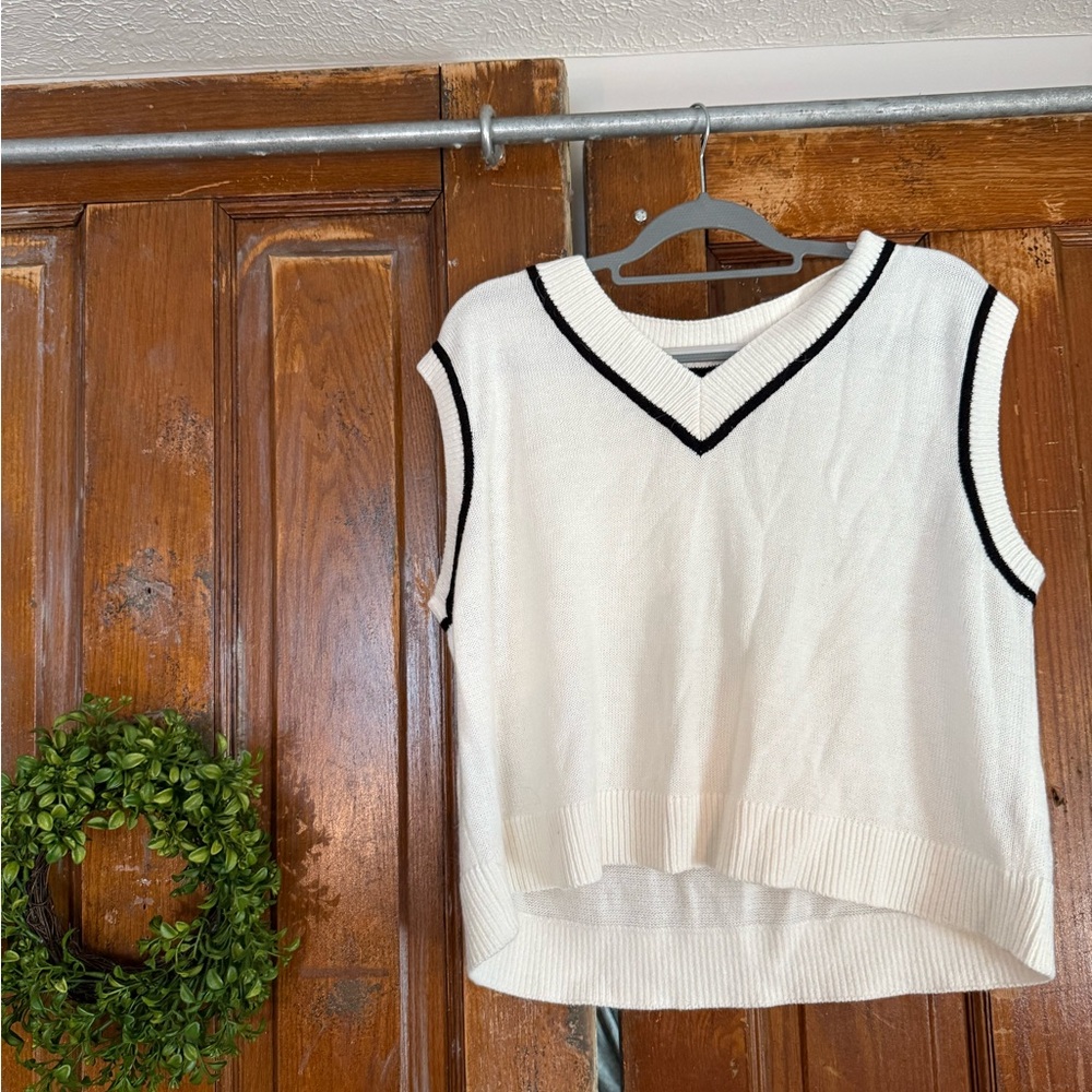 Divided White Asymmetrical Sleeveless Tank Top